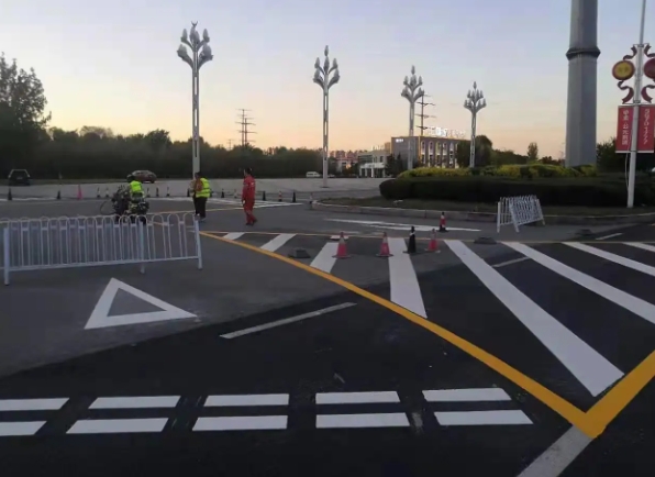 馬路劃線(xiàn)漆是什么油漆，有哪些種類(lèi)以及使用注意事項(xiàng)